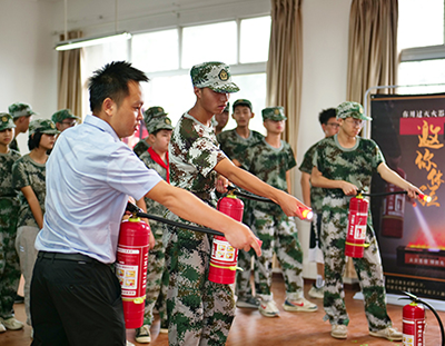 多人同时体验灭火场景